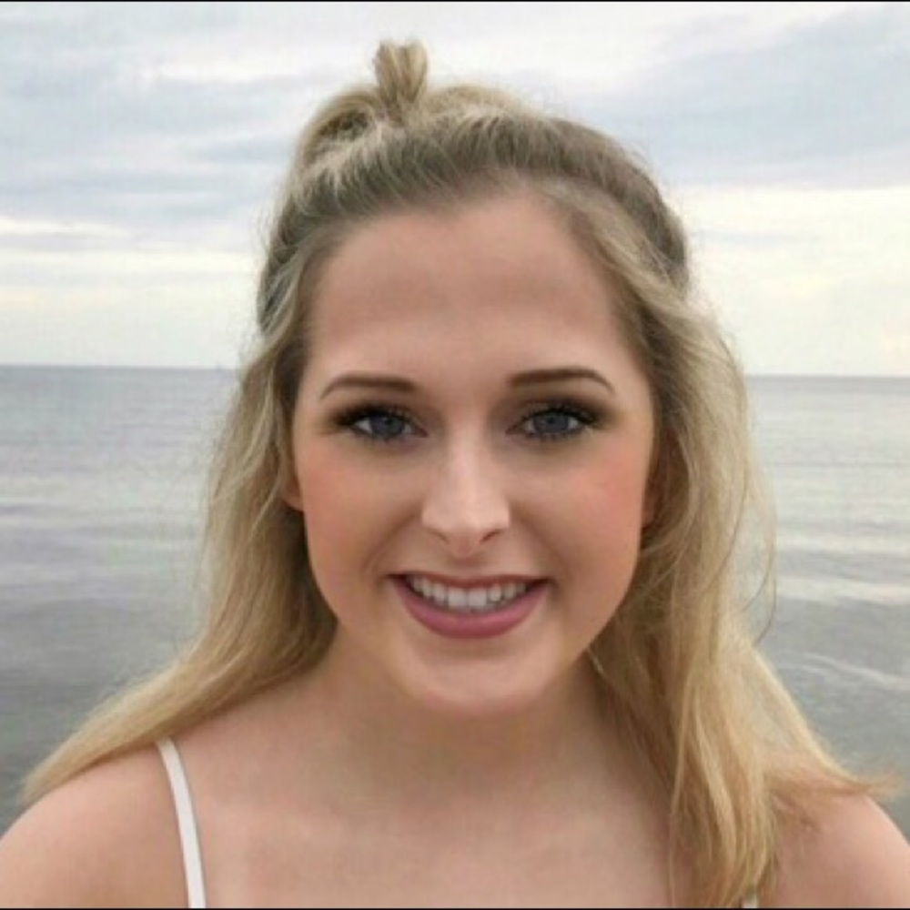 Meet your Posher, Chloe